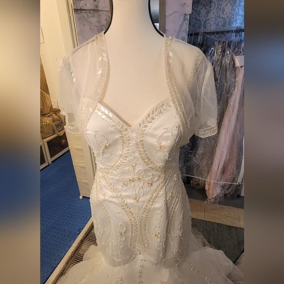 Mary's Bridal Ivory Wedding Gown - Picture 7 of 13